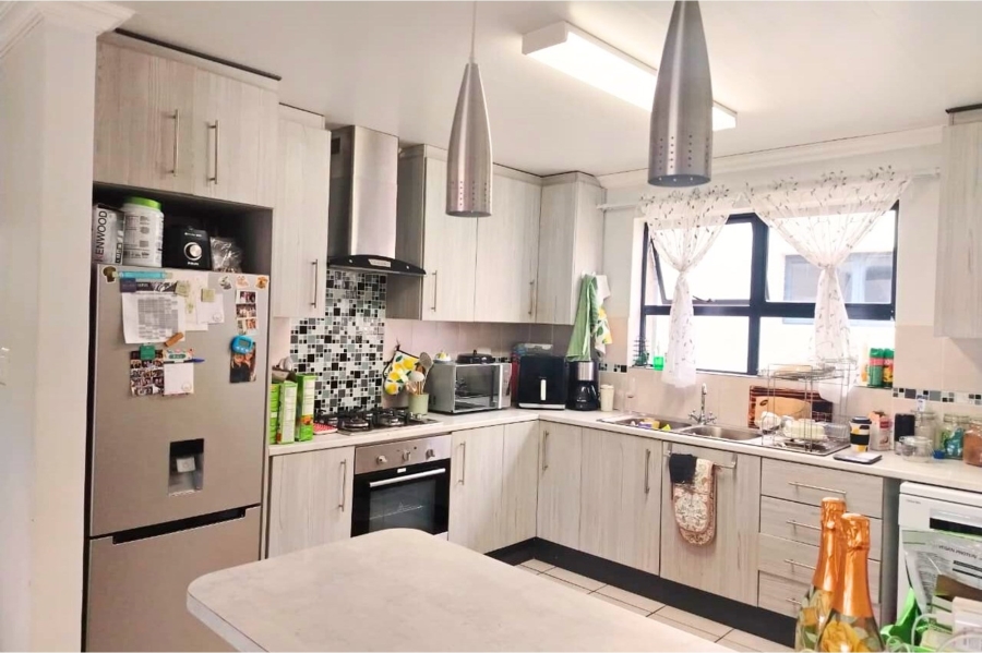 5 Bedroom Property for Sale in Loucharmante Western Cape
